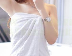 GIRLT果团网 – 小九九与她的眼镜：分享在镜头下绽放的真实与幽默！