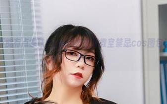 谁说学术不能有点意味？Leah梓未的教室禁忌cos图包让人目不转睛！