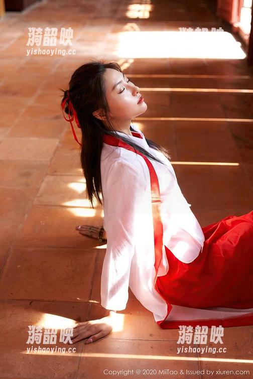 MiiTao蜜桃社 - 月音瞳的学妹写真：高清到底有多清晰，你敢来试吗？