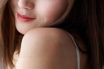 MiiTao蜜桃社 – 雪梨sherry的夏天写真：图包中那些细腻的瞬间，值得撒娇的柔软