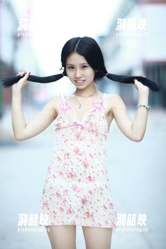 QingDouKe青豆客 - Kiren_程程程的泳池写真，溅起的不只是水花