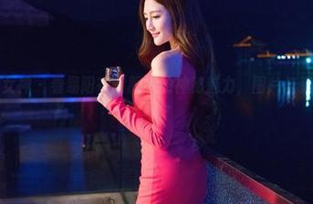 TGOD推女神 – 看易阳在制服中的神秘魅力，图片与资源都被吸引了