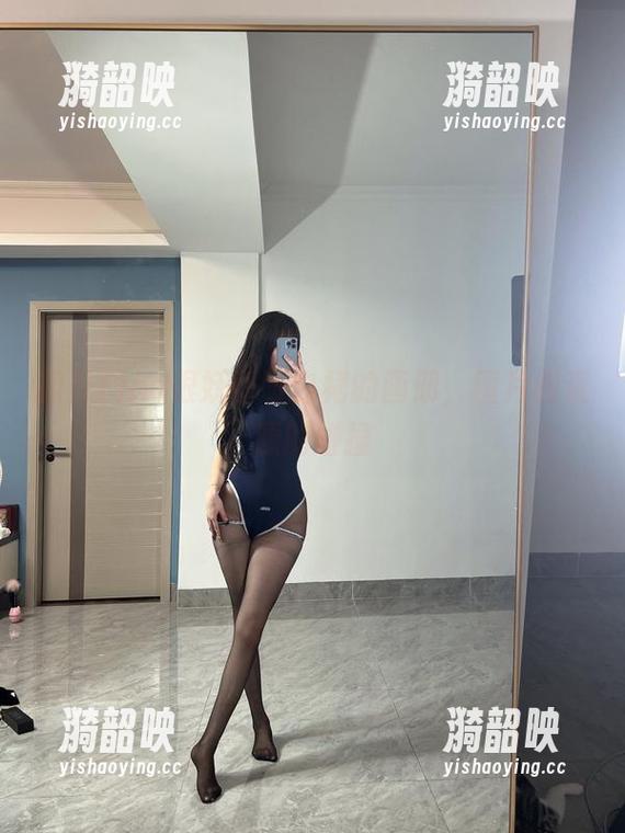 翻开Tina很妖孽呀白裙的画册，图片和资源的碰撞