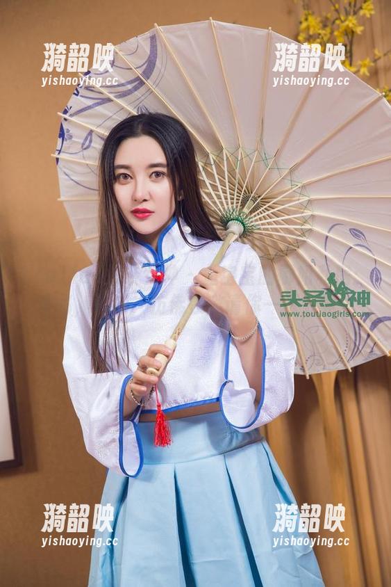 TouTiao头条女神 - 鱼宝宝的御姐私房：神秘，魅惑，仿佛在邀请你一探究竟。