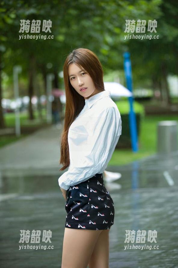 TuiGirl - 下载已开启，何何夕的灰丝真是一种难以言喻的吸引力