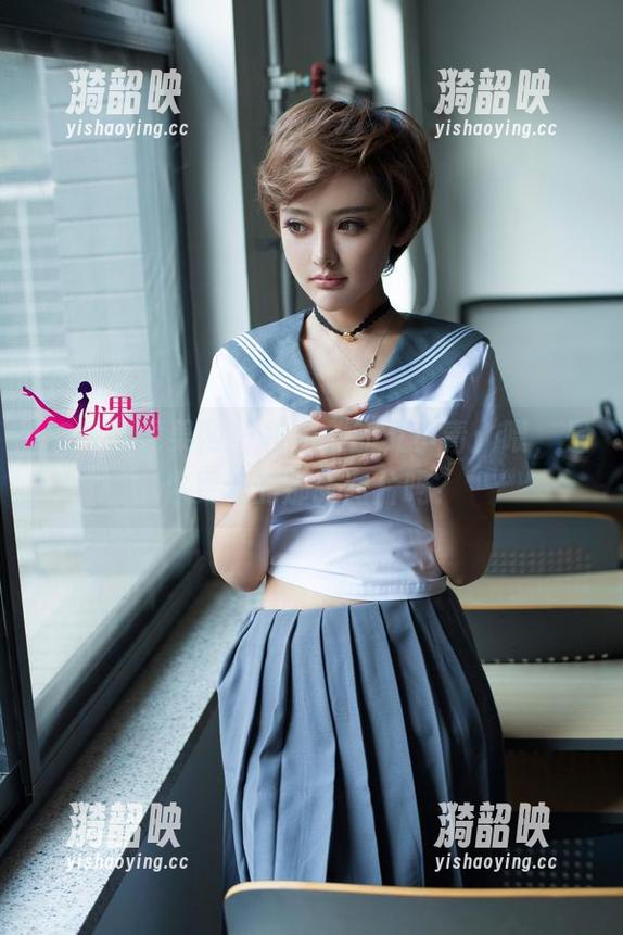 UGirls尤果网-艾小青 UGirls尤果网 - 校园里的艾小青:喂,是你更新的那张图片吗?