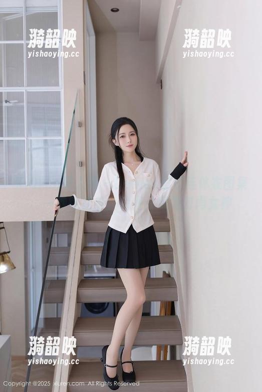 Xiuren秀人网 - Demon瑶瑶连体衣图集：一秒钟变身，瞬间升级为时尚女神