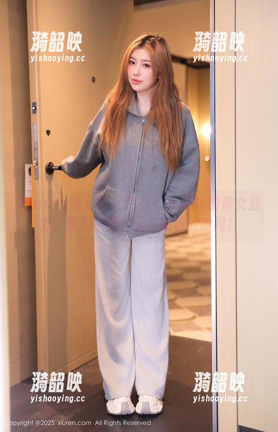 Xiuren秀人网-伊小七MoMo Xiuren秀人网 - 伊小七MoMo的修女魅力:原图中那些无法忽视的瞬间!