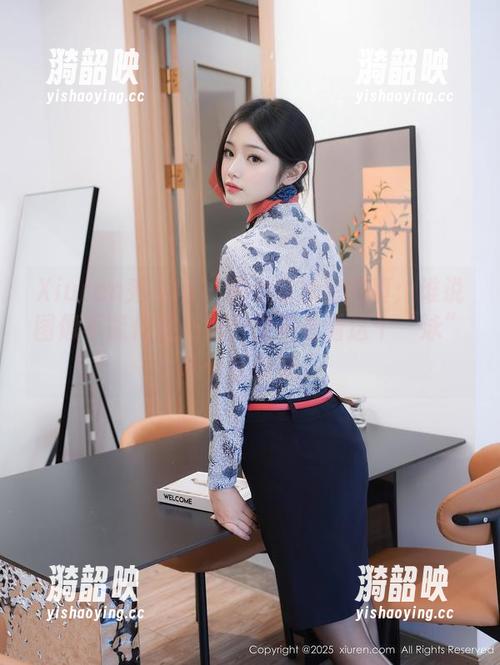 Xiuren秀人网 - 李七喜泳装写真：谁说图像不能传递心情？快来看看这个“泳”味十足的她。