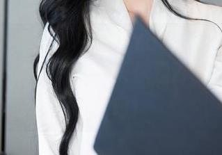 Xiuren秀人网 – 杏子Yada穿毛衣的美图，每一张都是‘今天你是否被她迷到’的证明！