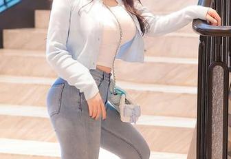 Xiuren秀人网 – 瑞瑞ruirui的美腿和写真：无意间的停留，让我对美有了新的认识？