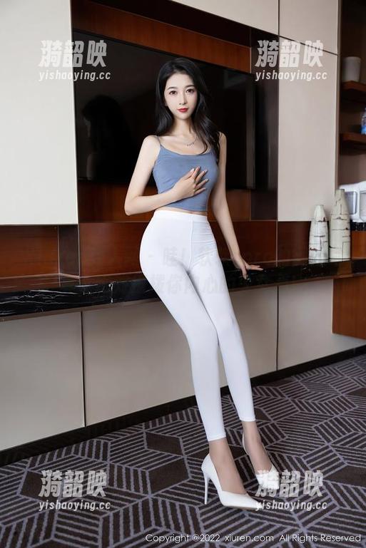 Xiuren秀人网 - 哇！软软roro的御姐写真，绝对撩拨你内心的少女心！