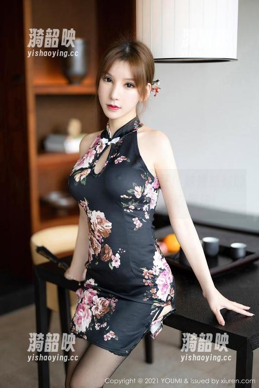 YouMi尤蜜荟 - 套装也疯狂！姝姝妹妹的定制写真，来看看我的新衣魔法！