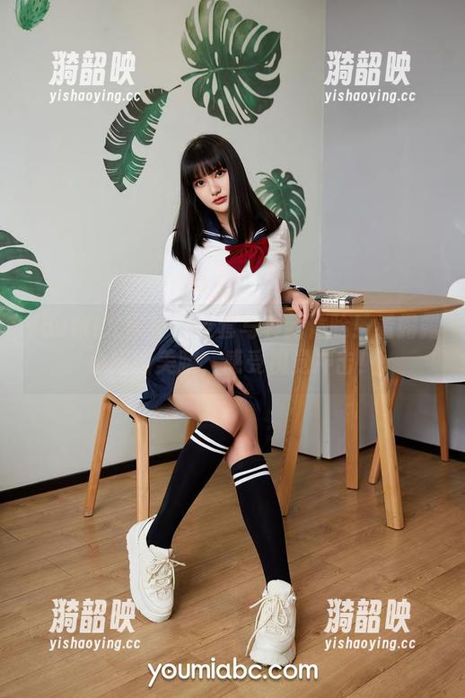 YouMi尤蜜荟 - 全套写真新体验！看露露小喵的美腿，感受视觉冲击！