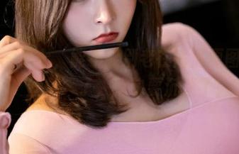 丽柜 – 小七，能不能别老在高清原图里玩‘丝情’了，我快要沉迷了！