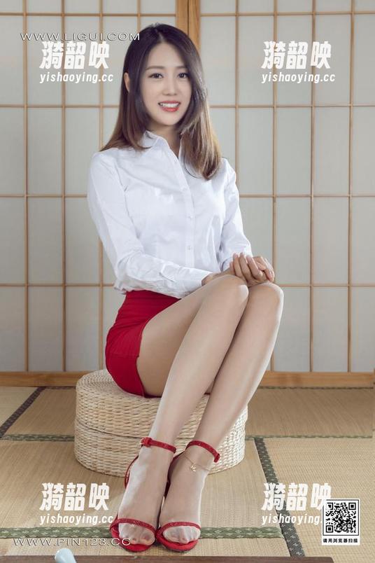 丽柜 - 泳池里的小戈：美图合集，让水波都为她晃神！