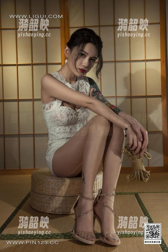 丽柜 - 令人惊艳的小熊：用高清套图诠释袜子的各种情意