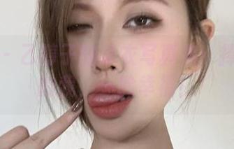 微密圈 – 乙醇子的泳衣写真集：捧着资源的我，一脸幸福！