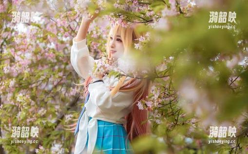 走进九九八吖的礼服世界，写真集分享里蕴含无限幻想！