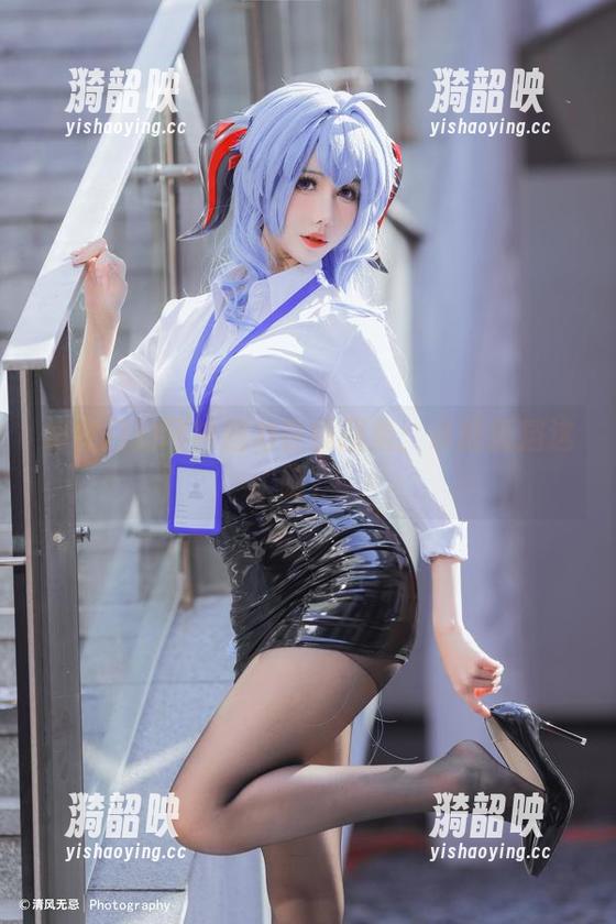 仙女月的网袜魅力在线图集：谁能抵挡这腿？