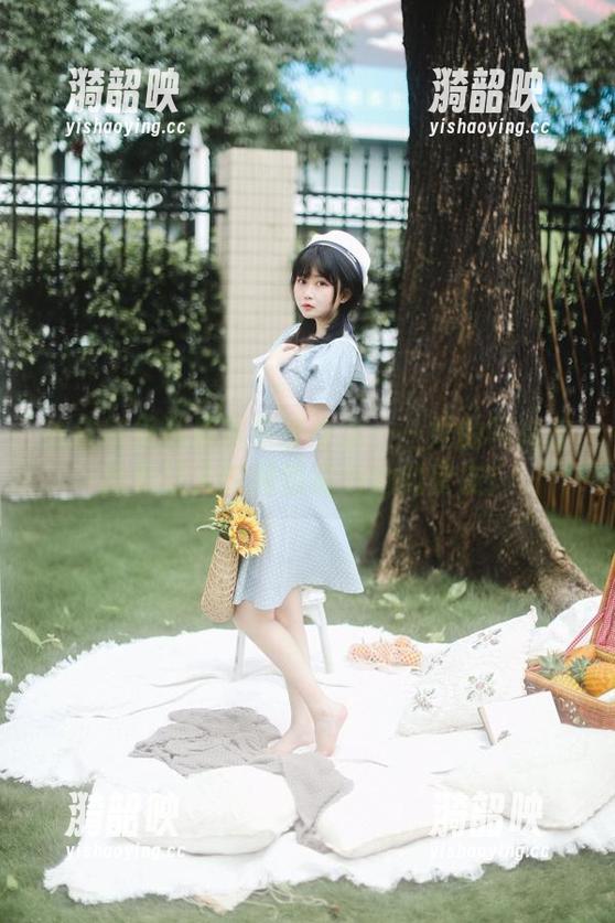 依依超级懒居家乐享生活——她的写真作品集让人瞬间想成为她的室友！