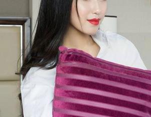 克拉女神 – YOYO的免费美图，居然把高耸入云的感觉做得这么到位！