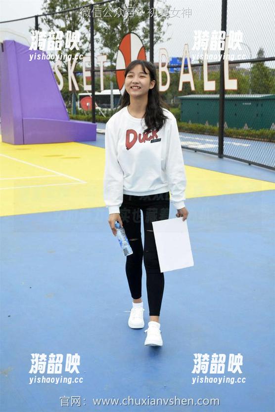 初夏女神 - 分享一下双双的写真，元气少女的魅力其实也藏着小心机…
