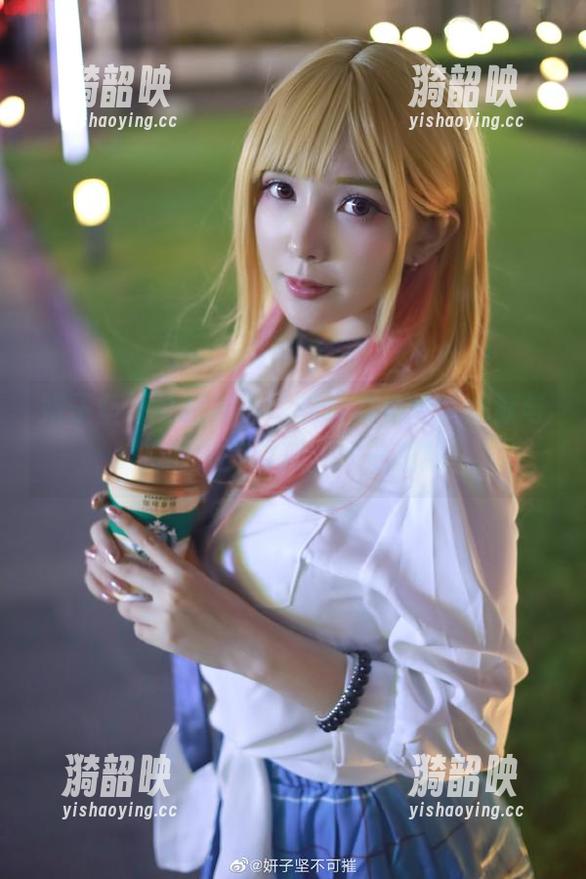 妍子坚不可摧在小叽的写真集里，幽默与美貌的完美碰撞，火速更新！