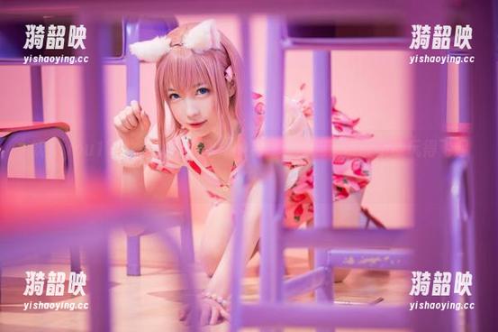 妖少you1职业装新作：职场的另一种可能，谁说不能玩得飞起？