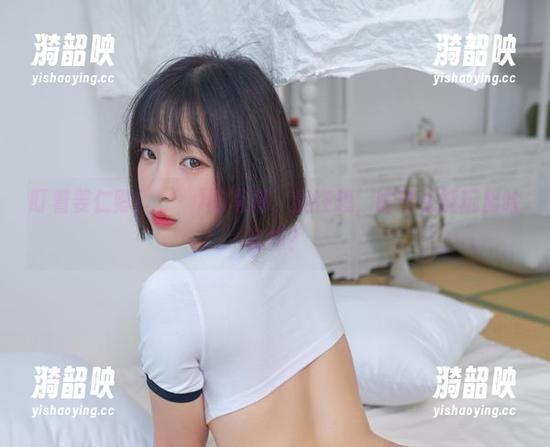盯着姜仁卿(강인경)的写真，我在想，嘴巴还能玩出啥花样？