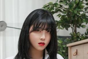 看完宋哈娜JK高清美图，恨不得把照片贴满墙！