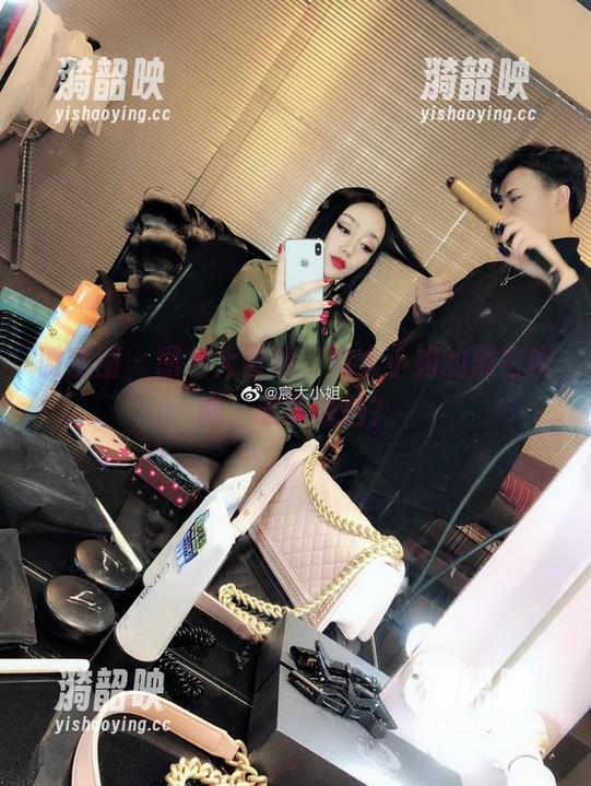 微密圈 - 图包大冒险，宸大小姐的黑白瞬间，谁能抵挡？