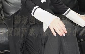 小众视觉 – 游泳圈上的彤彤：泳池图集，资源不仅限于水，顺带一条小彩虹～