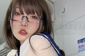 探秘小泉学姐吖私房：这小恶魔的图片真让人心动。