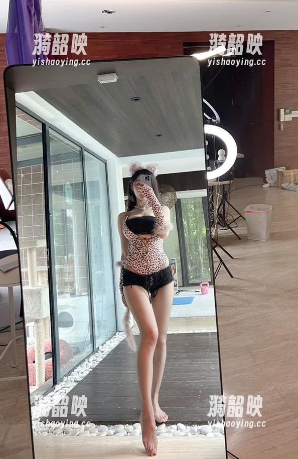 微密圈 - 校园里的小玉吃果冻：免费图包让你回忆那年夏天的味道！