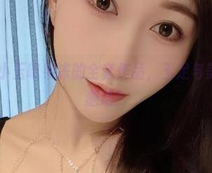 微密圈 – 小玉吃果冻的全套作品，玉足与美腿的完美邂逅！