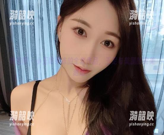 微密圈 - 小玉吃果冻的全套作品，玉足与美腿的完美邂逅！