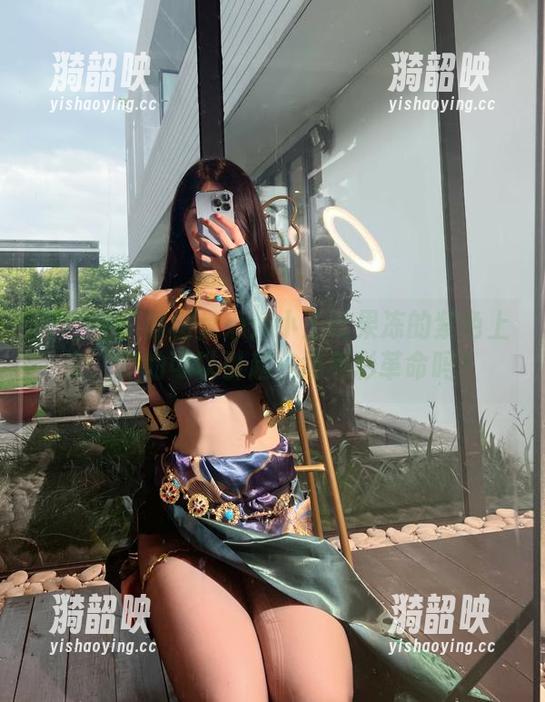 微密圈 - 原图盘点：小玉吃果冻的紫色上衣，真的可以引起一场色彩革命吗？