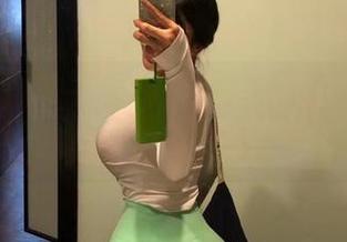 微密圈 – 这一整套红色，简直是小芯酱在挑战我的审美极限！
