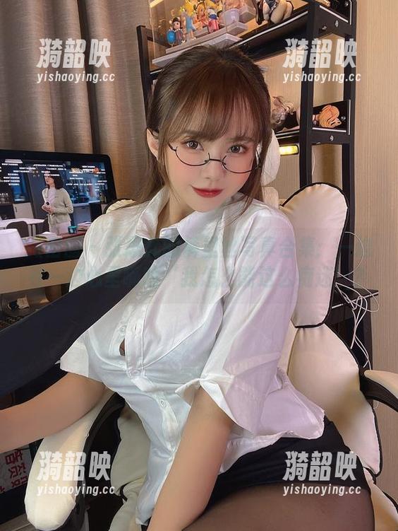 微密圈 - 张思允的裤里丝写真合集：一边看一边心里嘀咕‘我怎么能这么痴迷’？