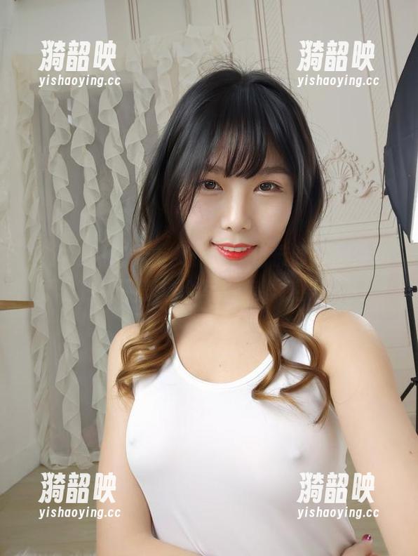 当抖娘利世穿上女仆服，仿佛时间都停滞了，快来下载这个写真集，感受一下！
