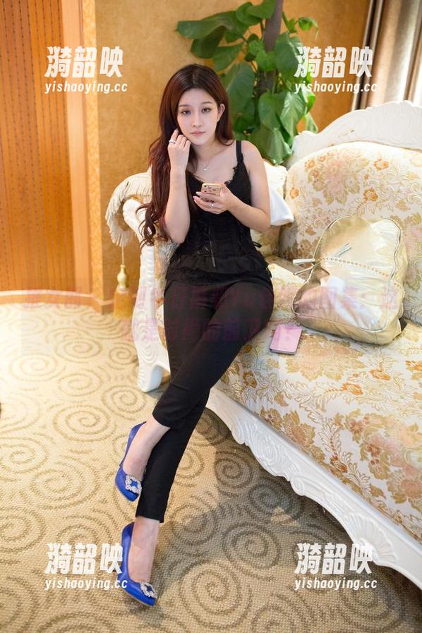 推女郎 - 定制牛仔裤和Yu佳妮的图集：这就是时尚的前卫吗？