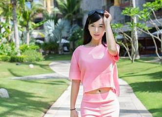 推女郎 – 泳池里的土豆姐，最新资源更加有趣的瞬间！