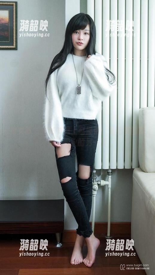 推女郎 - 当秘书遇上赵惟依：私拍美图照亮了职业的另一面