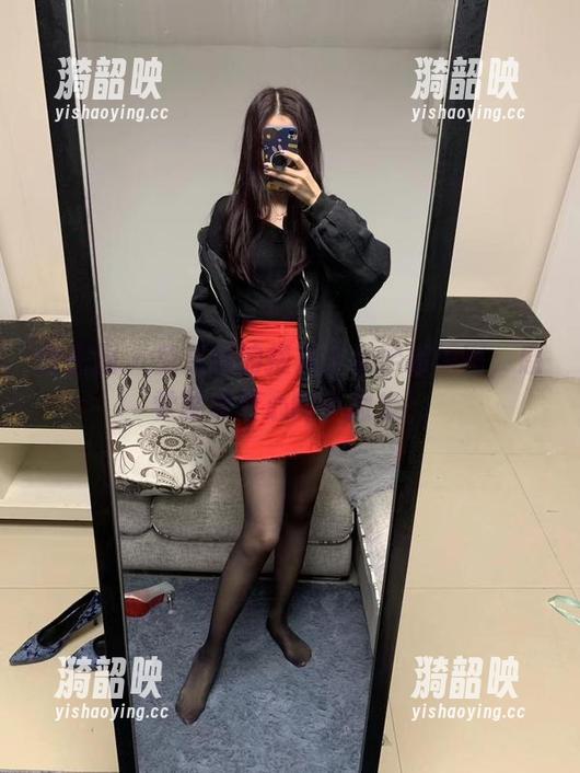 微密圈 - 免费送的提袜少女学姐原图，感觉就像撩心的小撇步！
