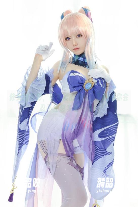 朝雾爱 修女的背影,朝雾爱的作品:下载后你会忍不住想多看一眼!