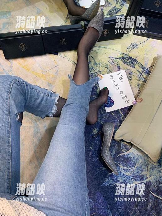 微密圈 - 杨大乐乐很靠谱的皮衣作品：她在这件皮衣里的调皮瞬间！