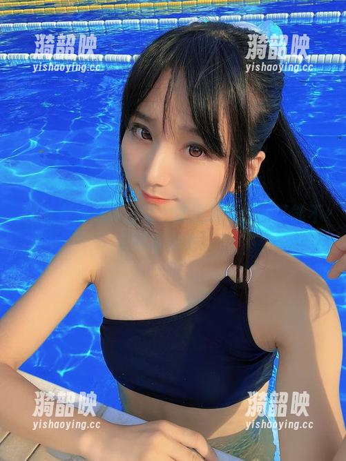 柳丸在线写真日常：就这水平，我可能不够格追她！