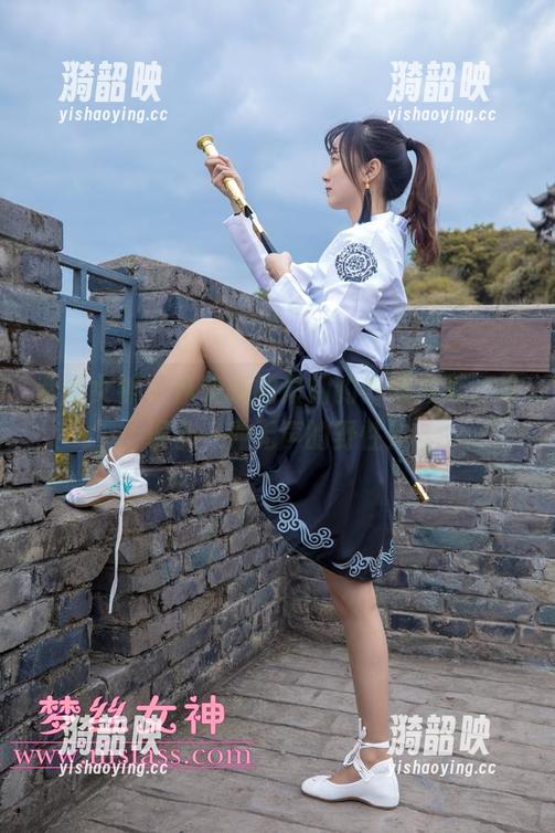 梦丝女神-晓晓 梦丝女神 - 从晓晓的最新豹纹照片里,发现了一种无声的野性!