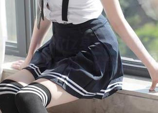 模范学院 – 栗子Riz身着校服的俏皮瞬间：原图与精选，谁能抗拒？